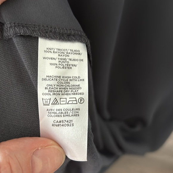 LOFT outlet XL flutter sleeve, crepe front, jersey back , high low NWT - Picture 6 of 6